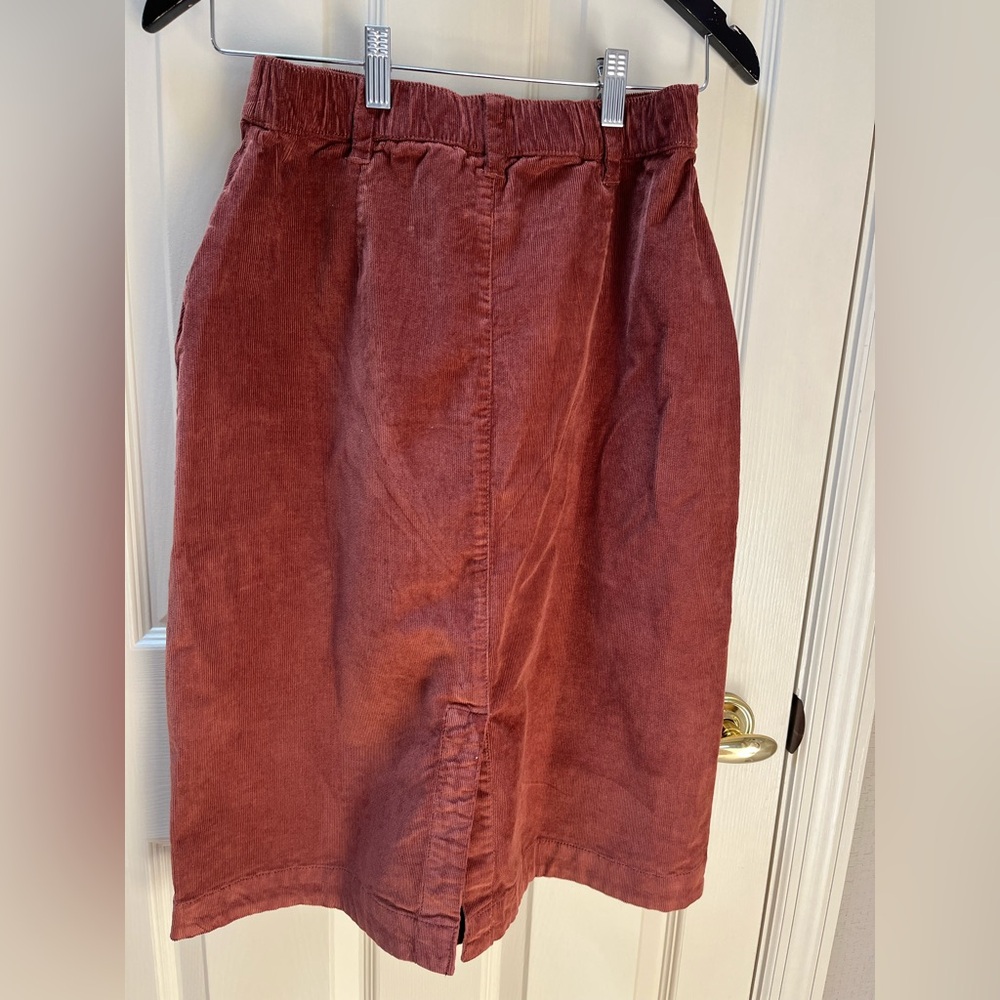Fall skirt - Pact Organic Cotton Corduroy Midi Skirt in Rust/copper